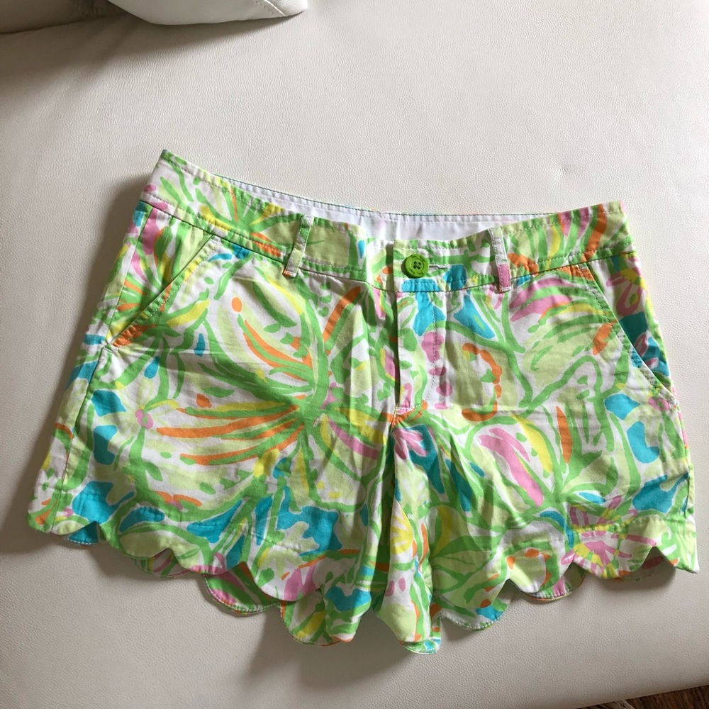 Lilly Pulitzer Buttercup elephant ears shorts. sz4 - Picture 2 of 6